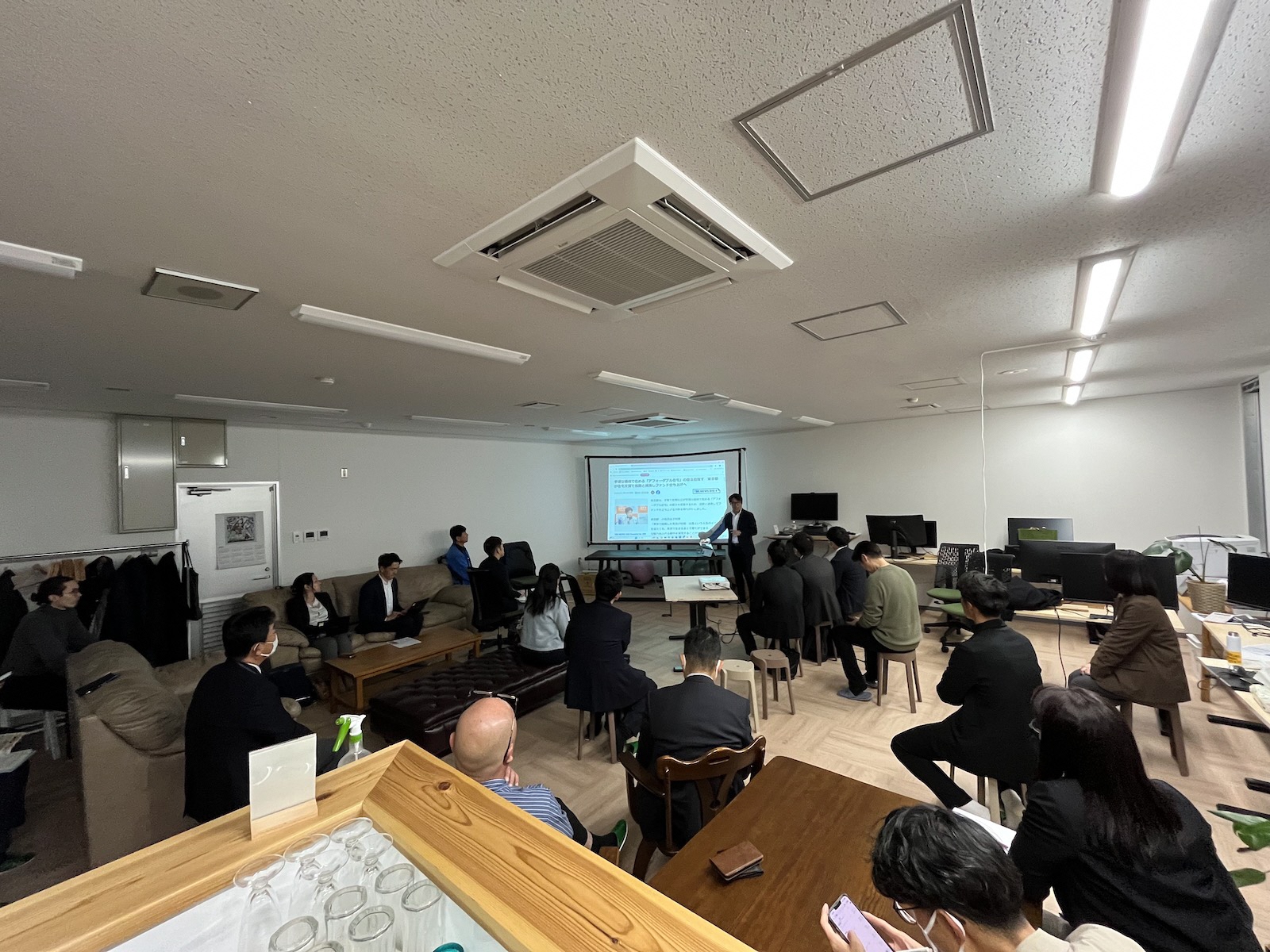 ▲移転した浜名湖サテライトは、社員が集まりワークショップを開催してもゆとりのある広さ